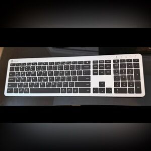 iClever wireless keyboard